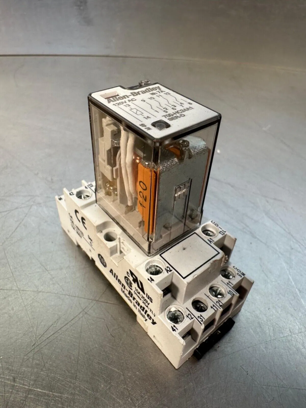 Allen Bradley 700-HC24A1 Relay w/ 700-HN103 Base (4D-24)