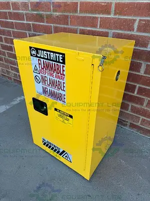 USED JUSTRITE SURE-GRIP EX 12 GALLON FLAMMABLE LIQUID STORAGE CABINET W/ SHELF, KEY