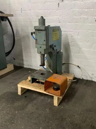 5992-220 Joraco 3-Ton Quick Action Air Pneumatic Press with Foot Pedal
