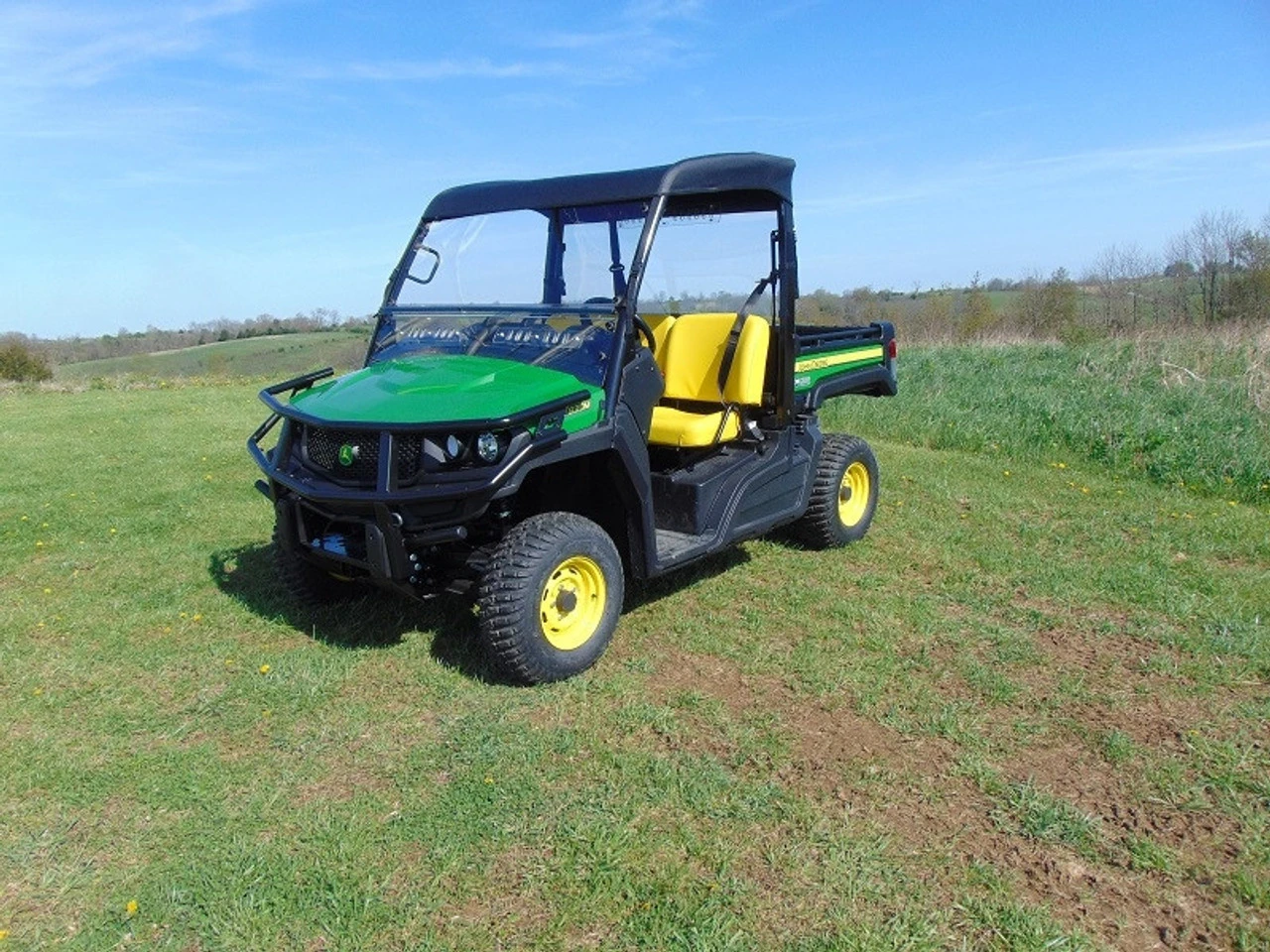 USED 2022 Deere 835