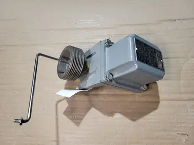 NEW SQUARE D 9037