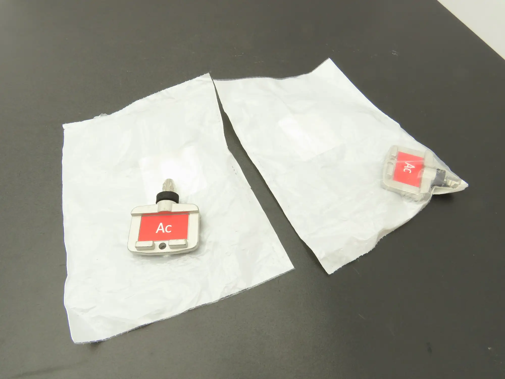 Allen Bradley 440T-AKEYE10AC Guardmaster Trapped Key Interlock Key Ac  Lot of 2