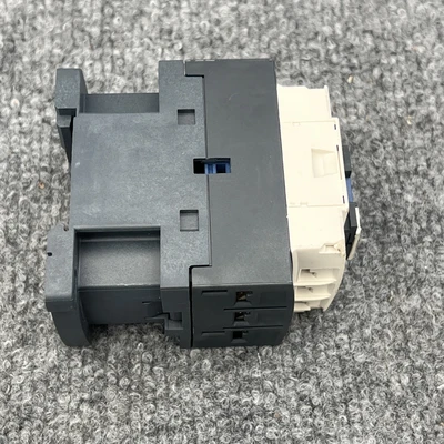 Used Schneider Electric LC1D09BD PLC Contactors California US | Davliegogo LLC #1706575