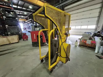 Mobile Bin Lifter