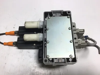 SMC XAW4016 Valve Bank Max Press 0.7MPa & Omron D4N-9B31 Limit Switch Type 4X