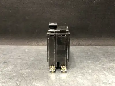 NEW SQUARE D QOB2100