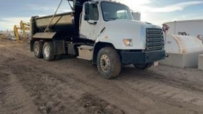 USED 2015 Freightliner 114SD