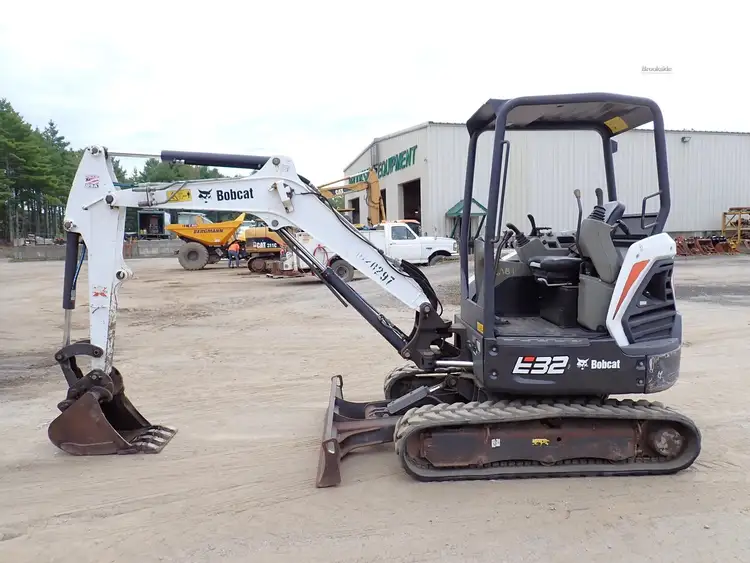 Used 2017 BOBCAT E32I Crawler Excavators - Mini Massachusetts US | Brookside Equipment Sales #1444136