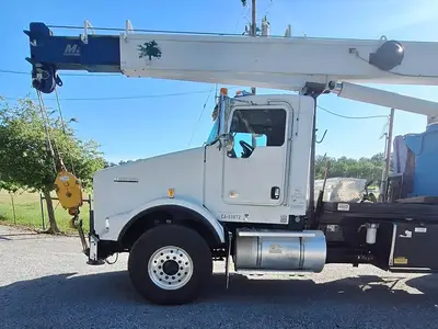USED 2013 KENWORTH T800