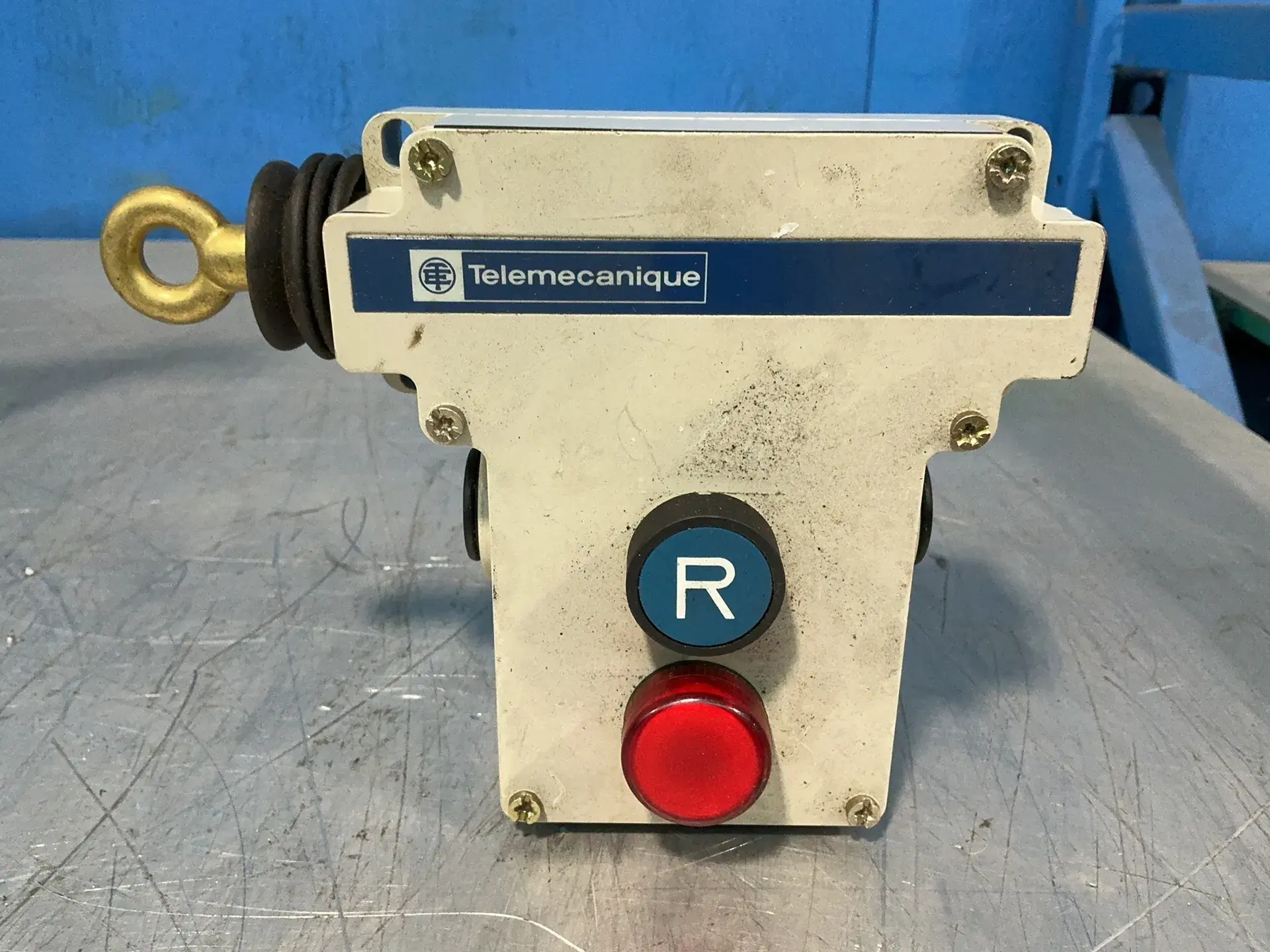 Used TELEMECANIQUE XY2CE2A196HZ Relays & Switches Ohio US | HGR 24 #1580198