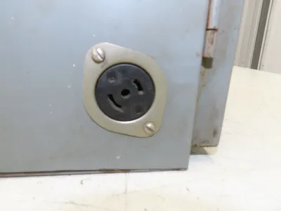 Square D 8538SBG13 Combination Motor Starter Size 0 NEMA 5Hp 600V 30A Fused