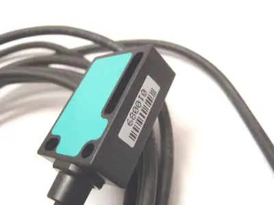 New | in-Stock Pepperl + Fuchs Convergent Mode Sensor ML8-8-HGU-220-RT/102/115 Photoelectric Sensors Michigan US | Maverick Industrial Sales #1400420