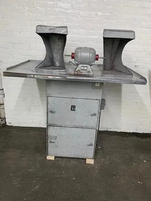 3646-340 RED WING #28H DOUBLE END POLISHING UNIT 1/3 HP- 2 Speed- 1725/3450 RPM, with HANDLER Dust Collector Base