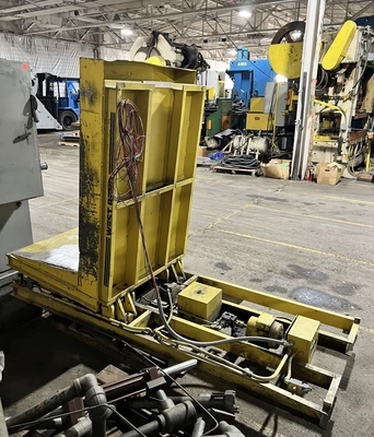 6,000 lbs. x 40" Wide West Bend Platform Tipper