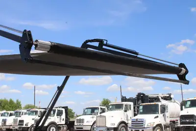New | in-Stock 2027 MACK MD7 Rolloff Trucks Texas US | Roll Off Truck World #1491924
