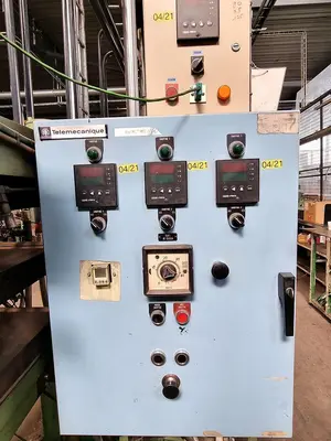 USED GURY 100 TON HEATED