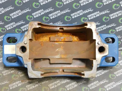 SKF SAF 224 Pillow Block Bearing Housing 5.313/4.563 in Bore Internal Rust Used