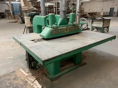 USED EKSTROM-CARLSON "E" STRAIGHT-LINE RIPSAW