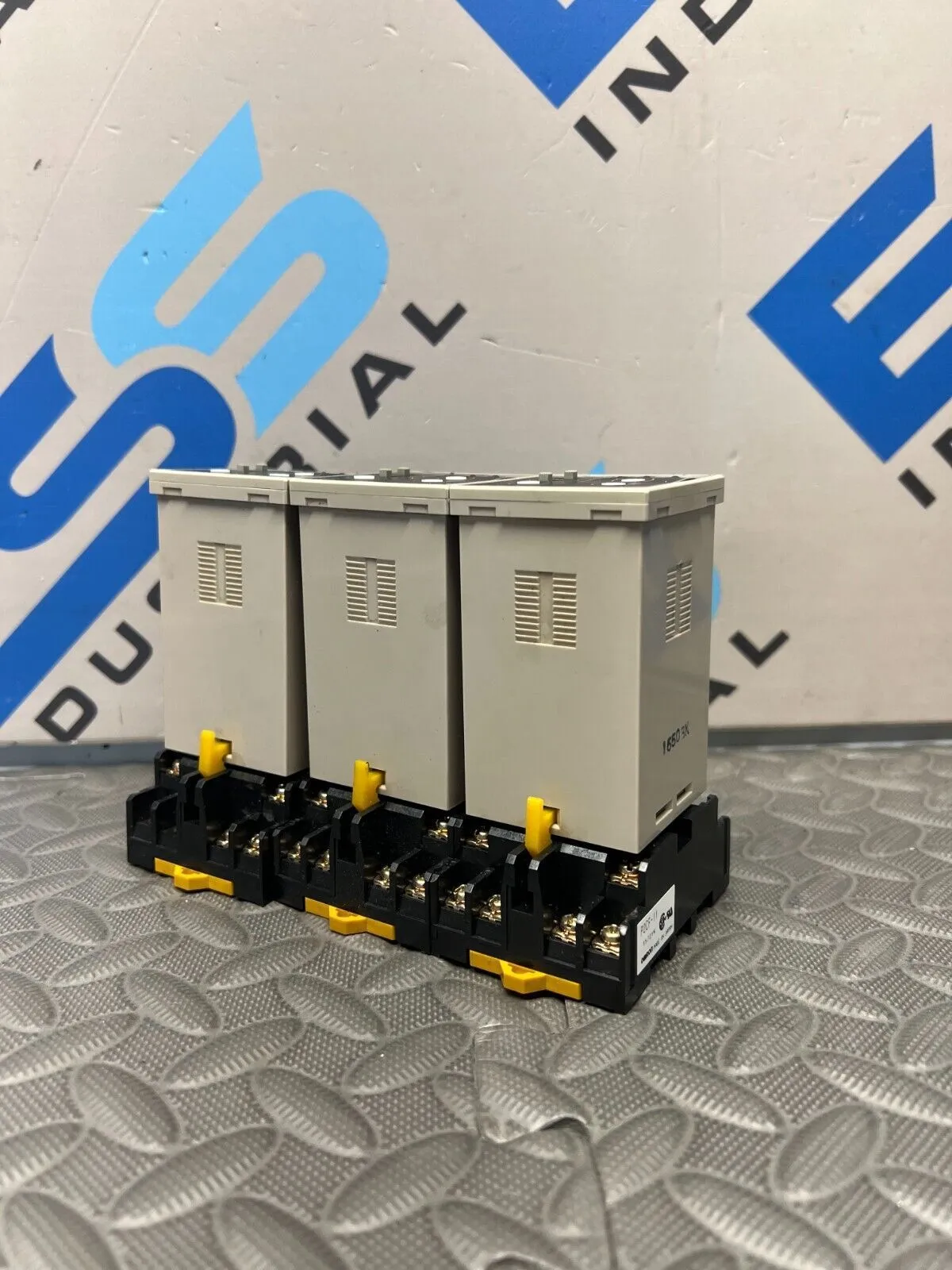 USED Omron E2CA-AL4E