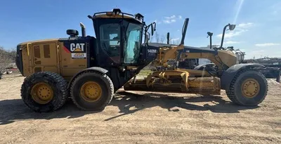 USED 2011 CATERPILLAR 140m2 AWD