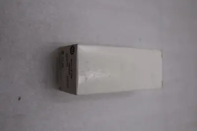 NEW ALLEN BRADLEY 800MR-A2 SER. A SMALL ROUND PUSH BUTTON UNIT STOCK H328A