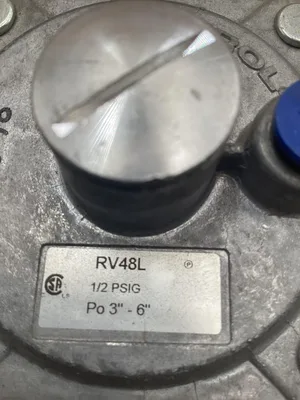 Maxitrol RV48L Gas Pressure Regulator 1/2” PSIG 3-6”