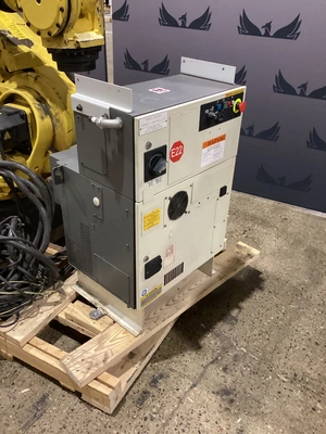 USED FANUC R-2000IB/210F + R30IB