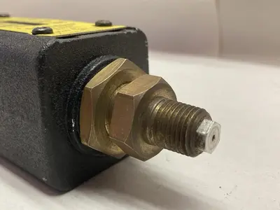 New | in-Stock SCHRADER BELLOWS 1800-300 Universal Pressure Meters Ohio US | Surplus Asset Holdings #1403162