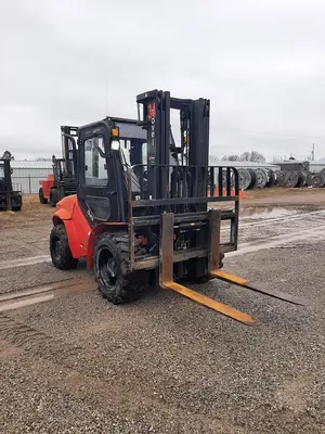 USED 2021 TOVEL FD35T – 4WD ROUGH TERRAIN 7700 LB. FORKLIFT