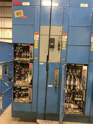 Allen-Bradley Centerline 2100 7 Section MCC Motor Control Center 800/300A 600V