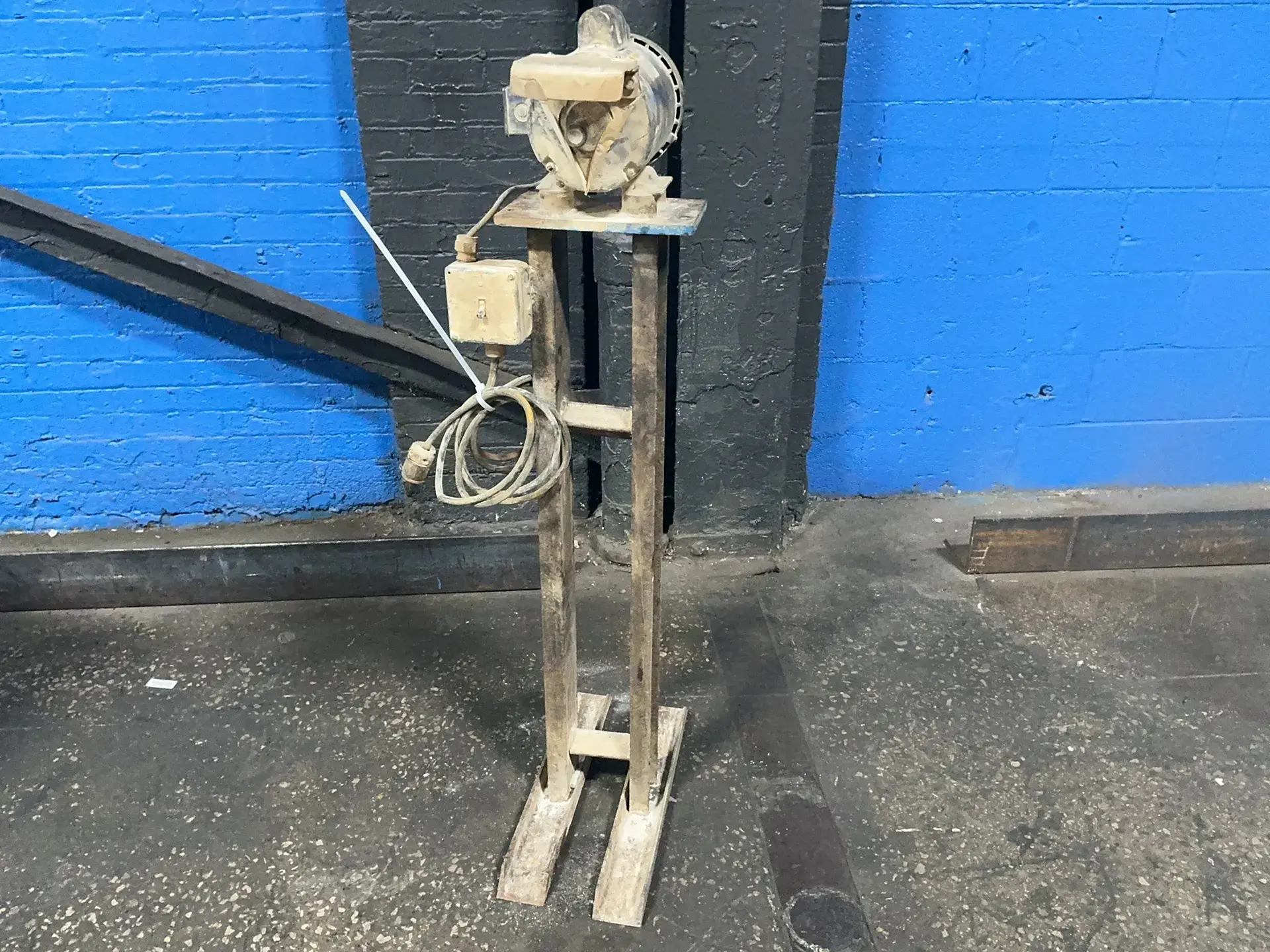 Used _UNKNOWN_ _UNKNOWN_ Pedestal Type Grinders (Double End) Ohio US | HGR 24 #1371715