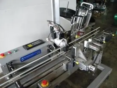 W.S. Packaging Group Neck Labeler