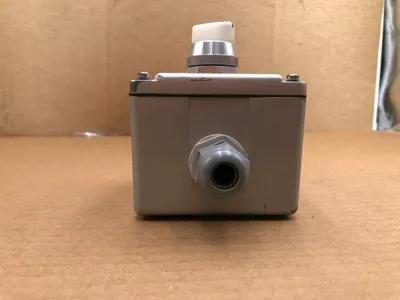 Allen Bradley 800T-24HW2KB6AX Series U Enclosed Selector Switch 24VAC 1.90W
