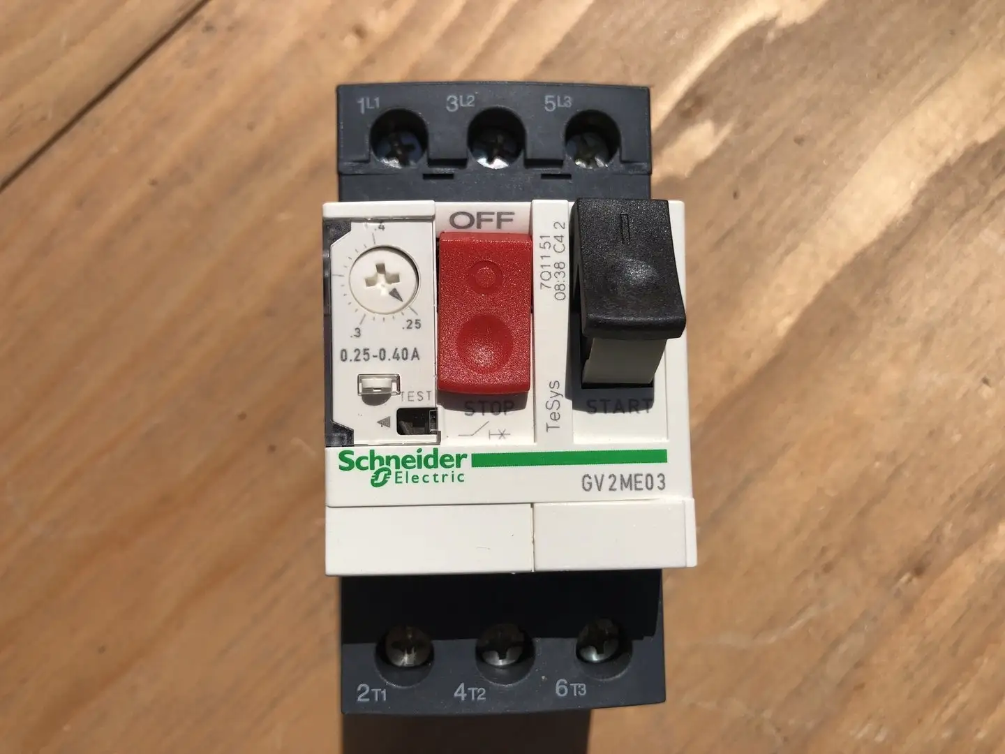 Used SCHNEIDER ELECTRIC GV2ME03 Switchgears British Columbia CA | Lenmark #244345