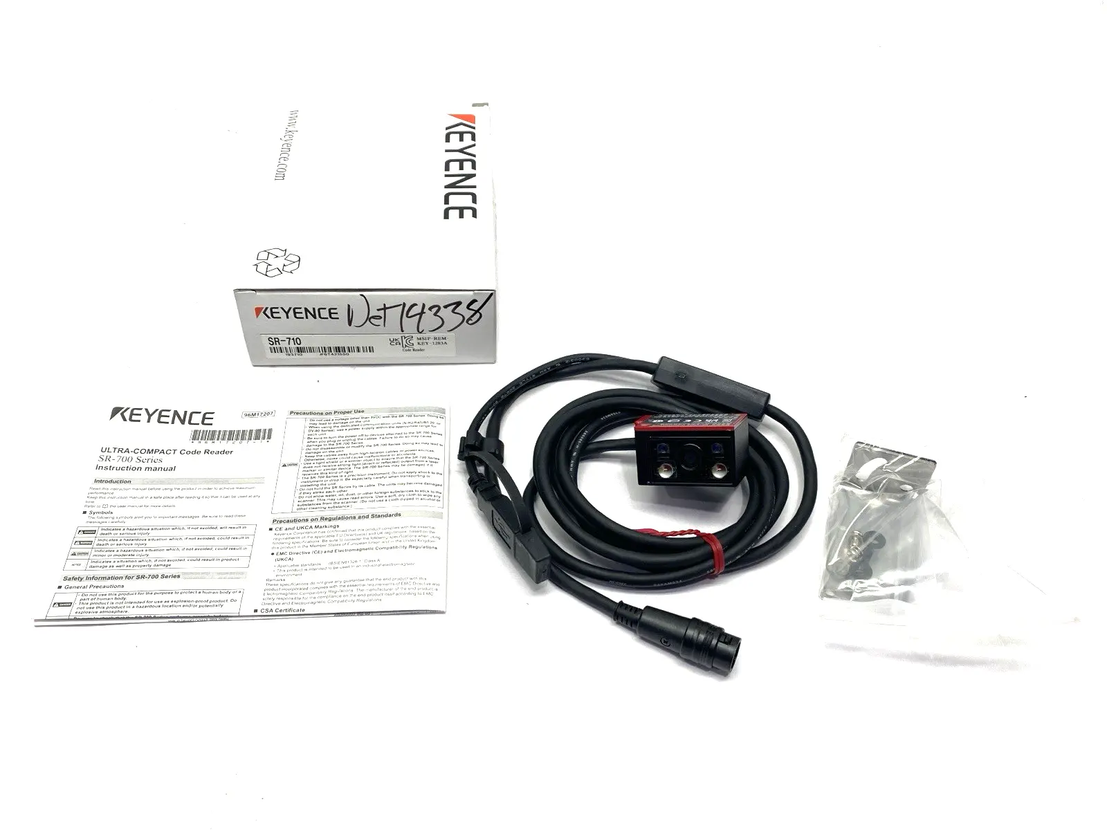 USED KEYENCE ULTRA-COMPACT FIXED TYPE CODE READER, MIDDLE RANGE