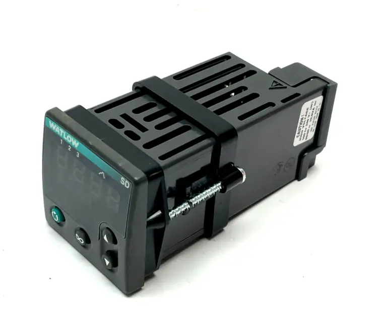 Used Watlow SD Series Digital Limit Controller 1/16 DIN Size PLC Temperature Modules Michigan US | Maverick Industrial Sales #1395007