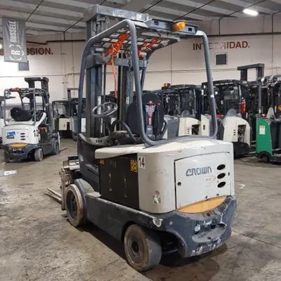 USED 2019 CROWN FC5225-60