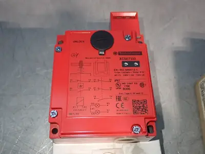 NEW TELEMECANIQUE XCSE7333