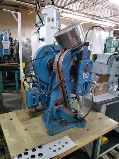 Used UNITED SHOE MACHINERY CORPORATION MODEL F Eyelet & Transfer Presses CA | B & B RIVET MACHINE #746588