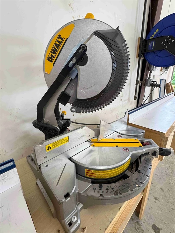 Used DEWALT DWS715 Cross Cut Saws Texas US | MachineryMax #1249217