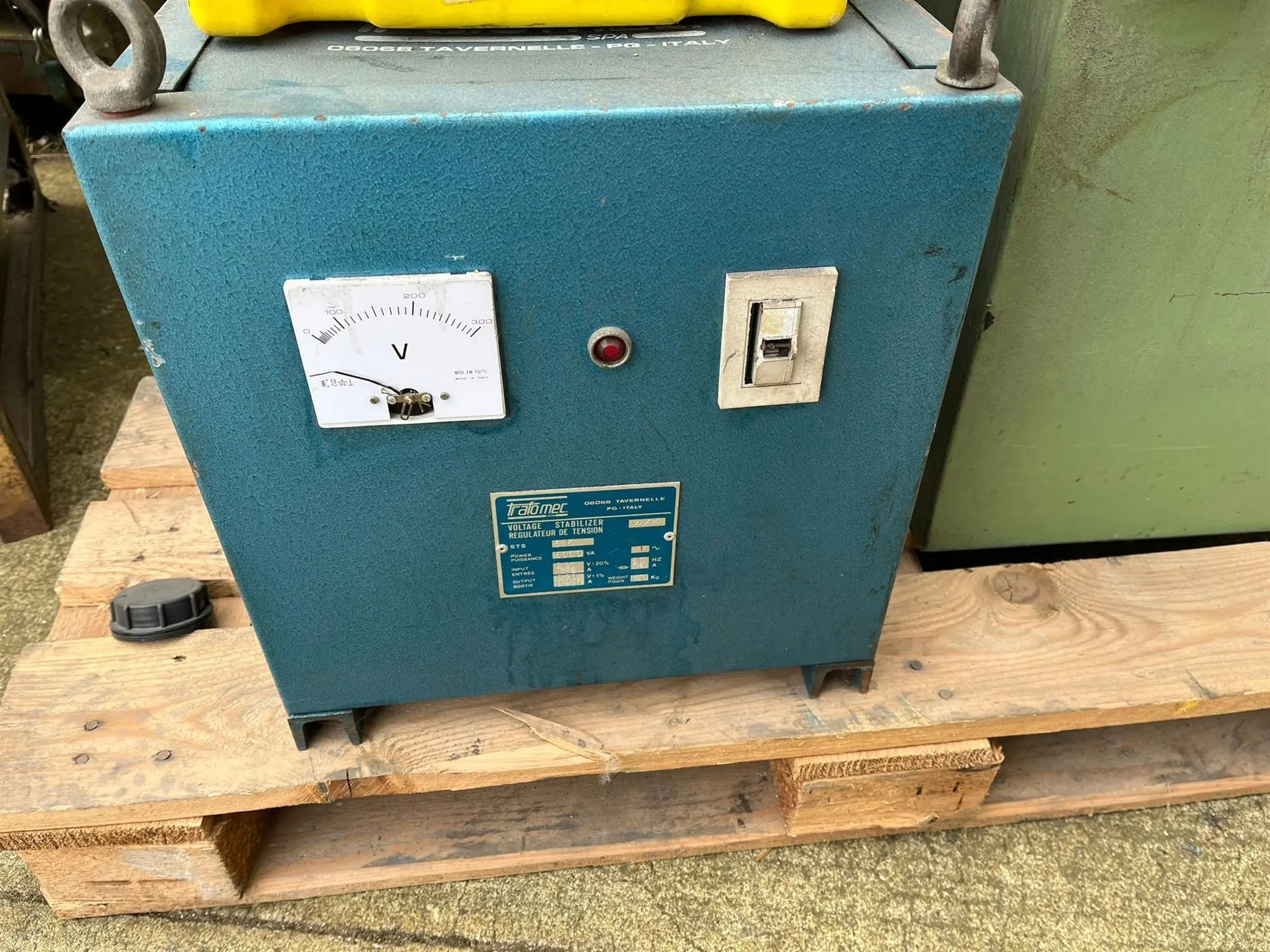 USED TRAFOMEC VOLTAGE REGULATOR 1P / REGULATEUR VOLTAGE / 5 KVA