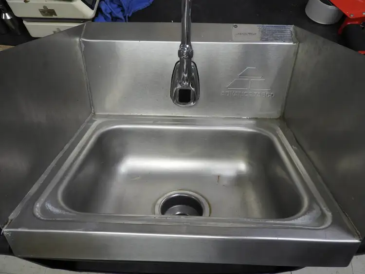 Used Advance Tabco _UNKNOWN_ Hand Washing and Sanitizing Illinois US | Falcon Restaurant Supply #1376878