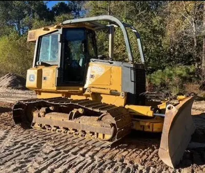 USED 2011 JOHN DEERE 700J LGP