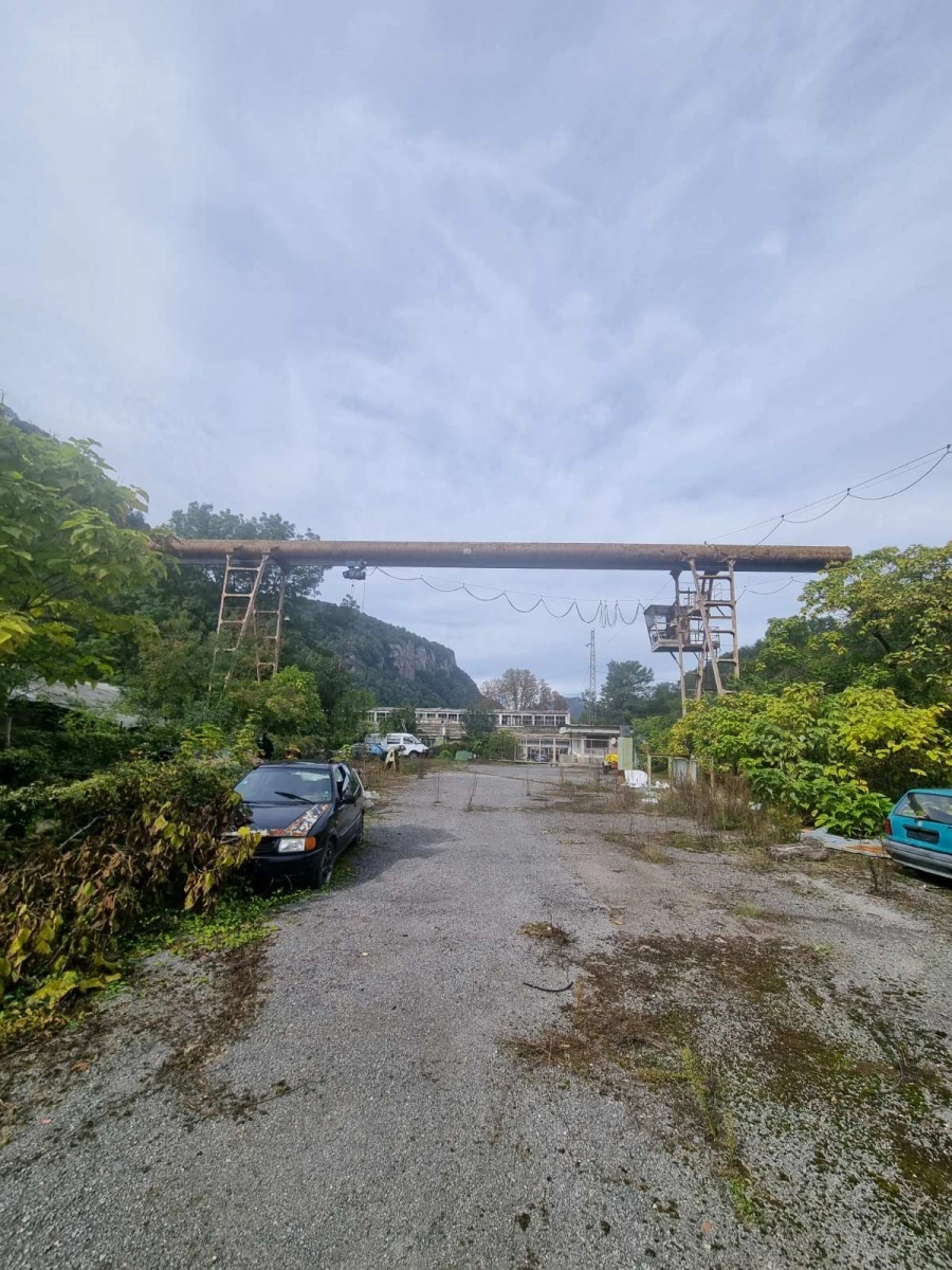 ZST Rail Mounted Gantry Crane, in working condition, complete