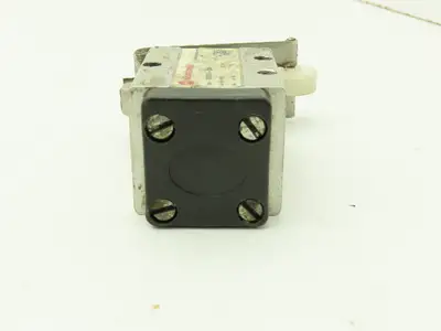 Norgren SR2501033 Roller Spring Actuated Valve 1/8" NPT