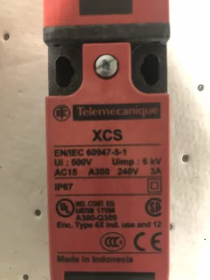 Telemecanique XCSPA593 Preventa XCS Safety Interlock Switch-NIB