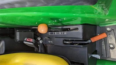 USED JOHN DEERE 4044M