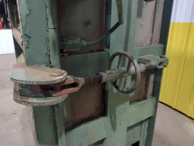 60" X 30" X 48" SELCO MODEL #V5-HD HYDRAULIC VERTICAL BALER: STOCK 17517