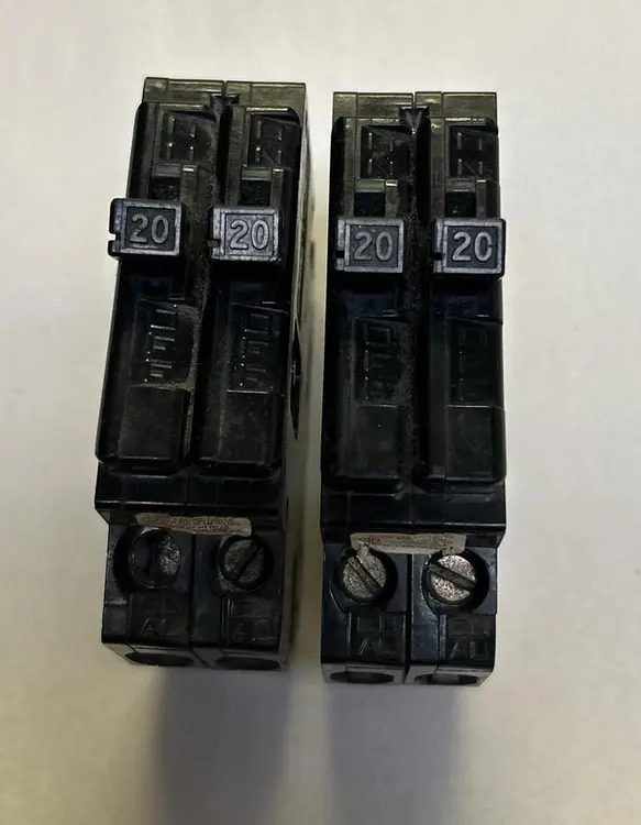Used SYLVANIA A220 Circuit Breakers | Surplus Asset Holdings #1189034