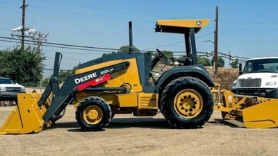 USED 2017 Deere 210L